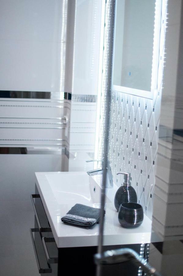 Cracow Jacuzzi Apartments - Silver Room Krakau Buitenkant foto